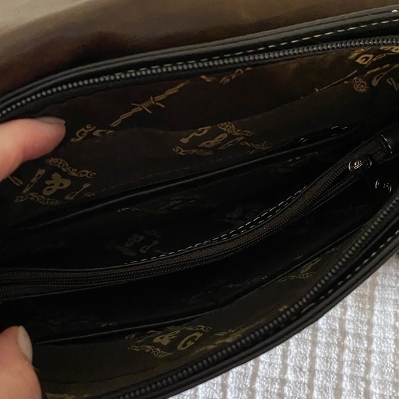 P & G Collection Concealed Carry Western Style Crossbody Purse - Picture 8 of 15